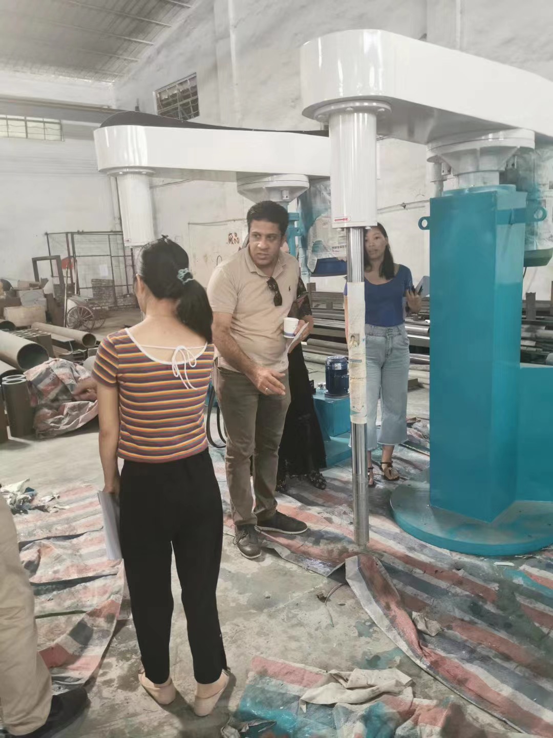 迪拜阿聯酋 采購平臺反應釜15臺 及高速分散機 工程案例分享(圖2)